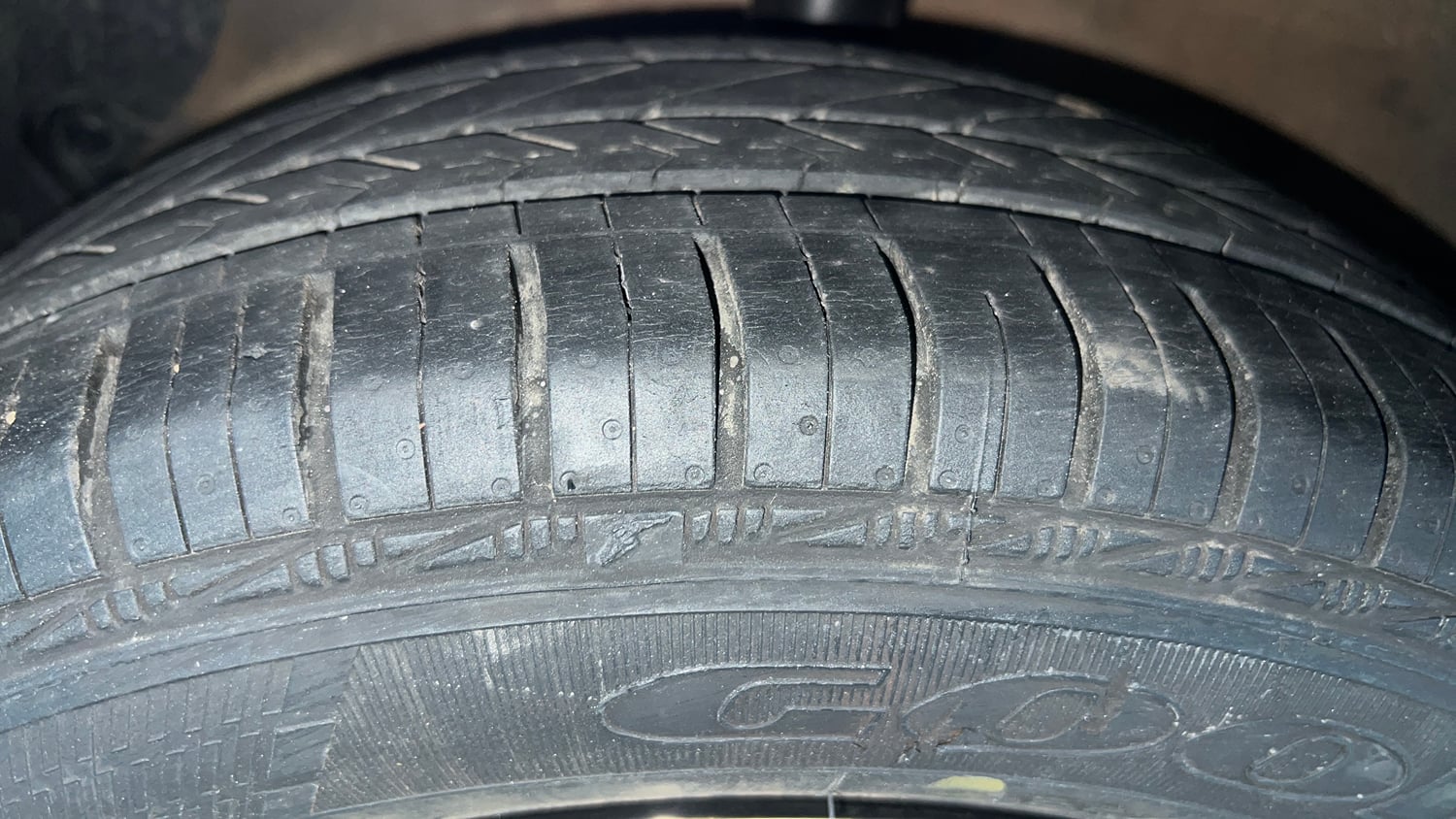 Used 2017 Hyundai Grand i10 Sportz (O) AT 1.2 Kappa VTVT Petrol Automatic tyres LEFT FRONT TYRE TREAD VIEW