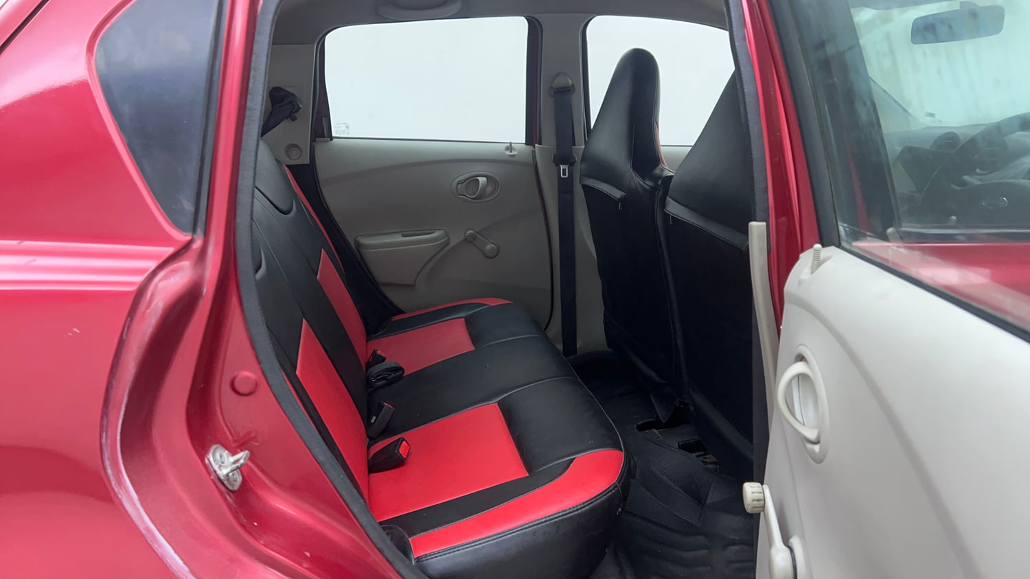 Used 2016 Datsun GO T Petrol Manual interior RIGHT SIDE REAR DOOR CABIN VIEW