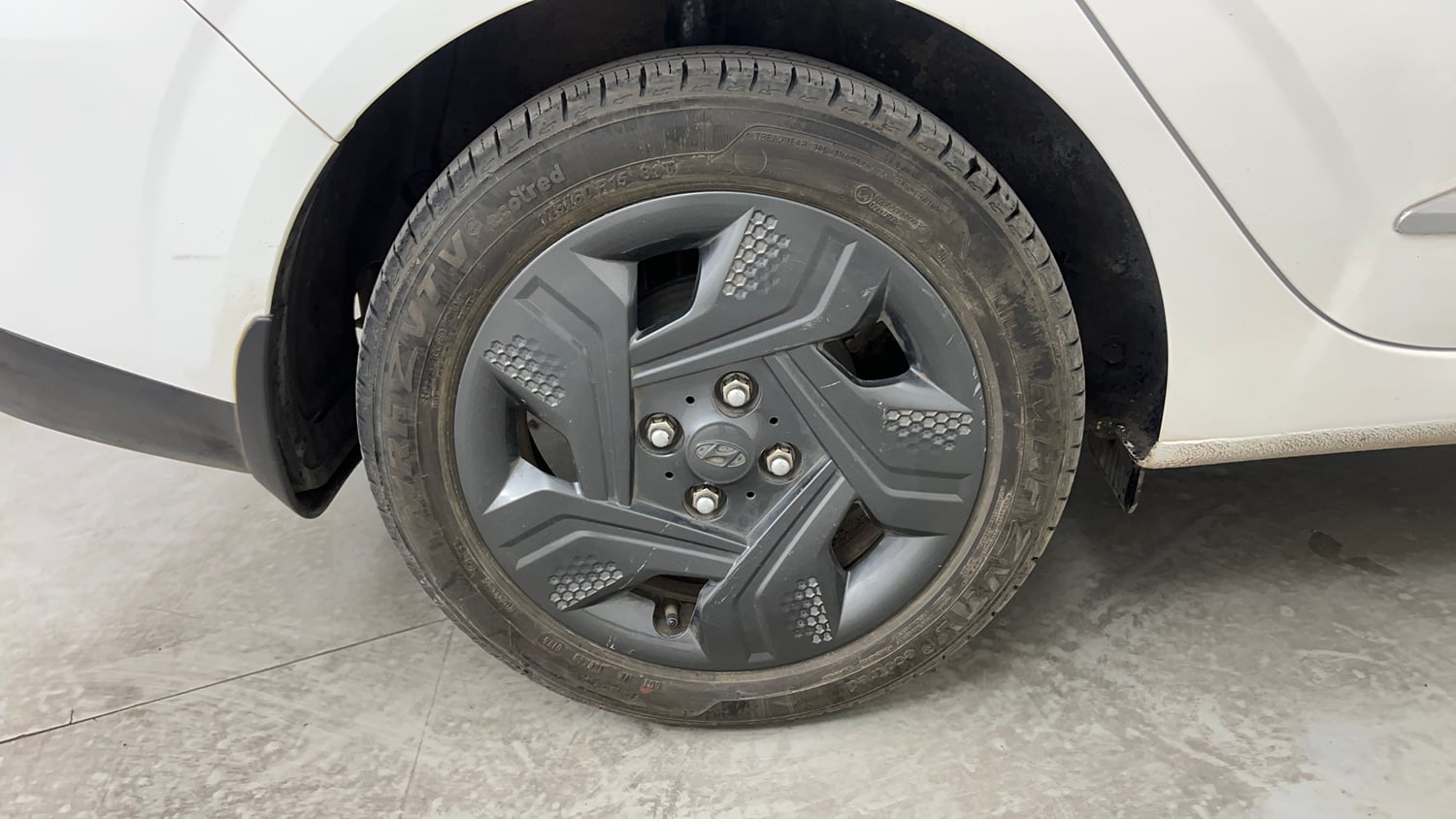 Used 2022 Hyundai Aura S 1.2 AMT Petrol Petrol Automatic tyres RIGHT REAR TYRE RIM VIEW