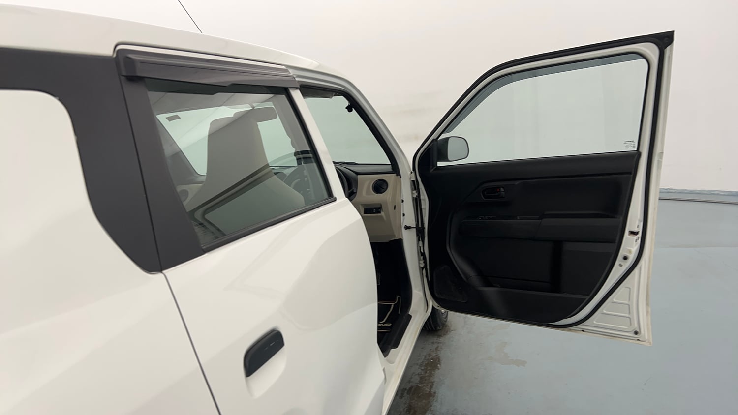 Used 2022 Maruti Suzuki Wagon R LXI 1.0 Petrol Manual interior RIGHT FRONT DOOR OPEN VIEW