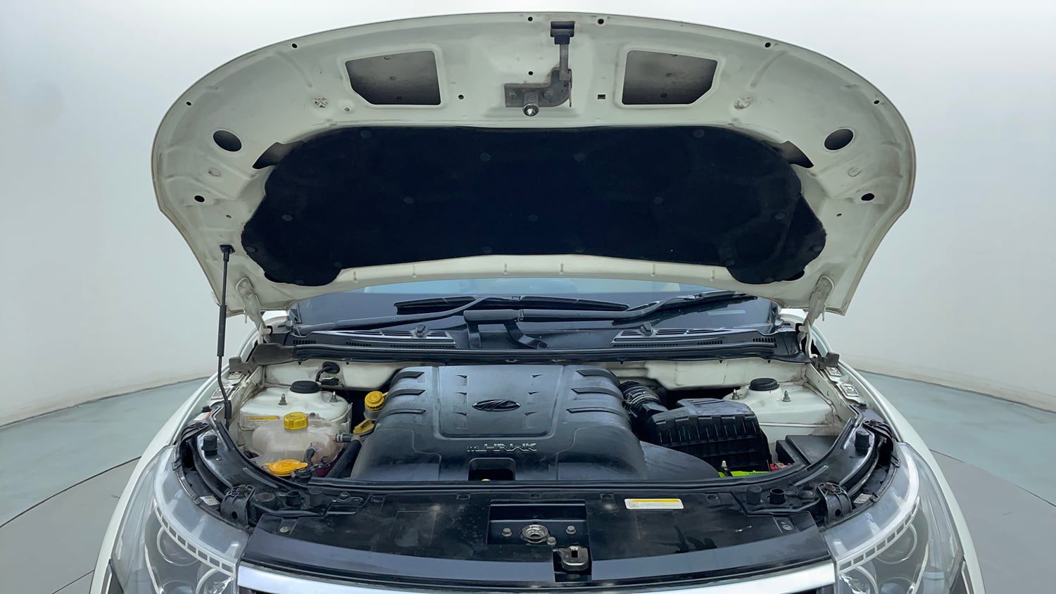 Used 2018 Mahindra XUV500 W7 Diesel Manual engine ENGINE & BONNET OPEN FRONT VIEW