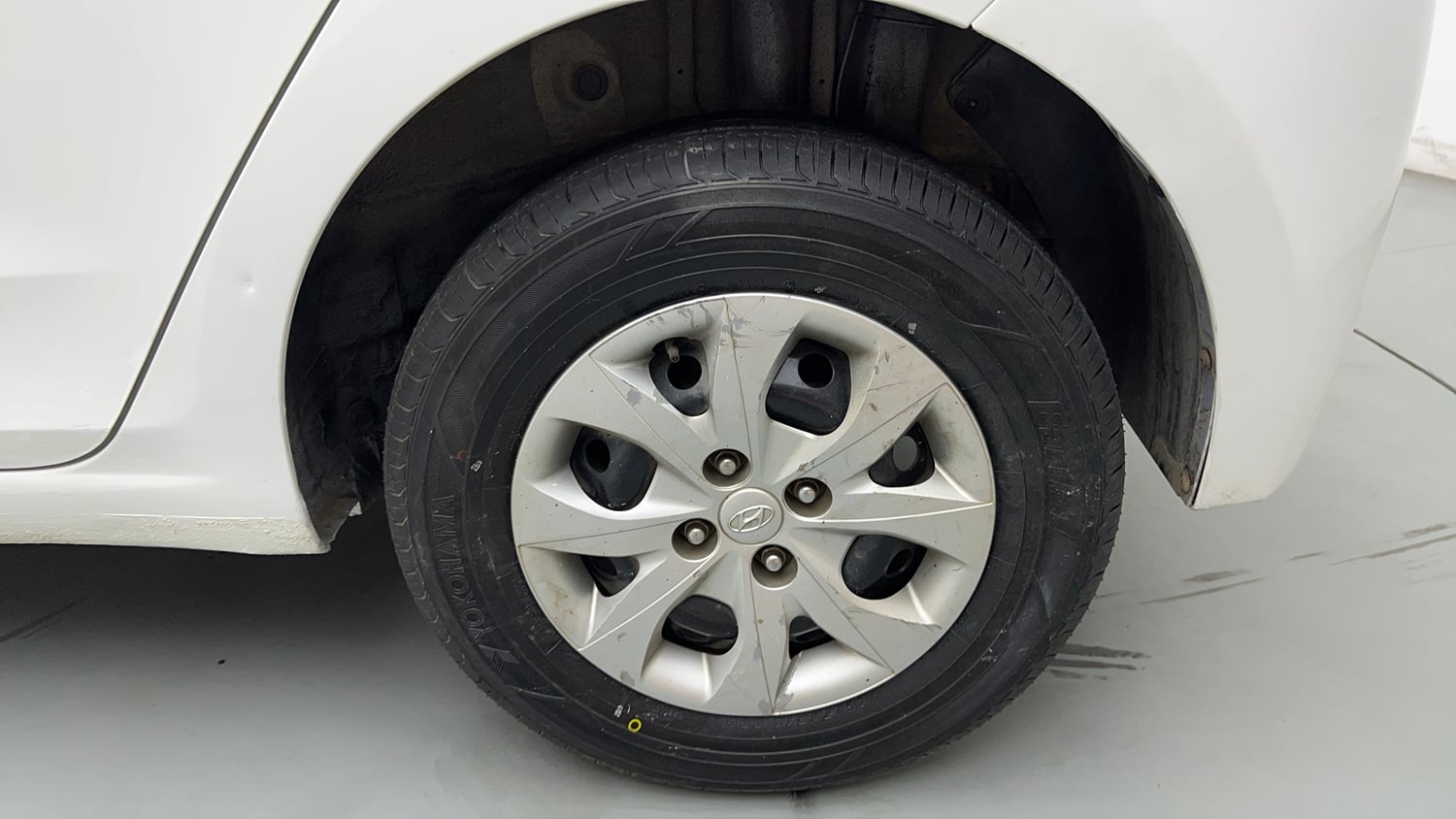 Used 2016 Hyundai Elite i20 Magna 1.2 Petrol Manual tyres LEFT REAR TYRE RIM VIEW