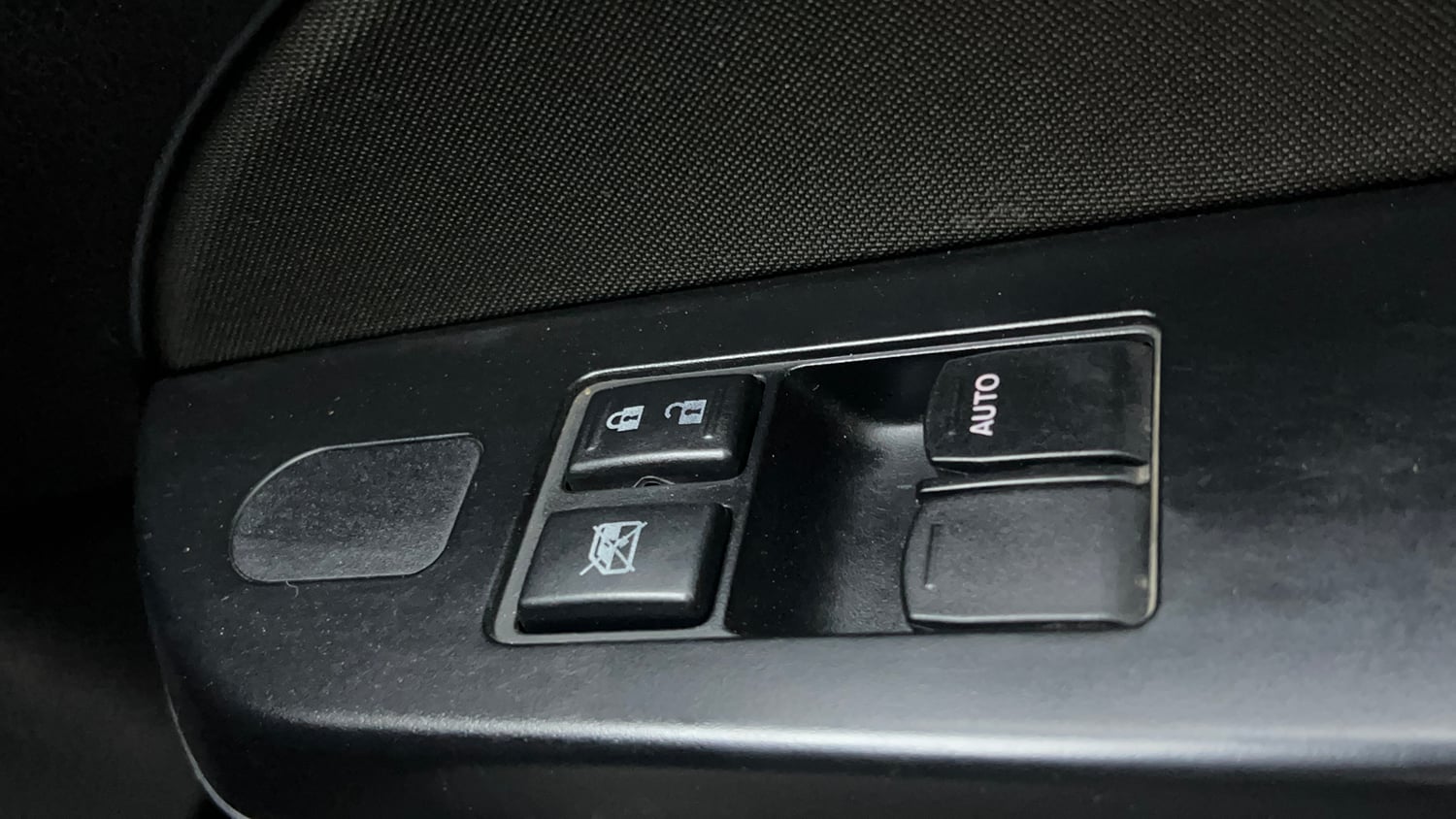 Used 2015 Maruti Suzuki Swift Lxi (O) Petrol Manual top_features Power windows