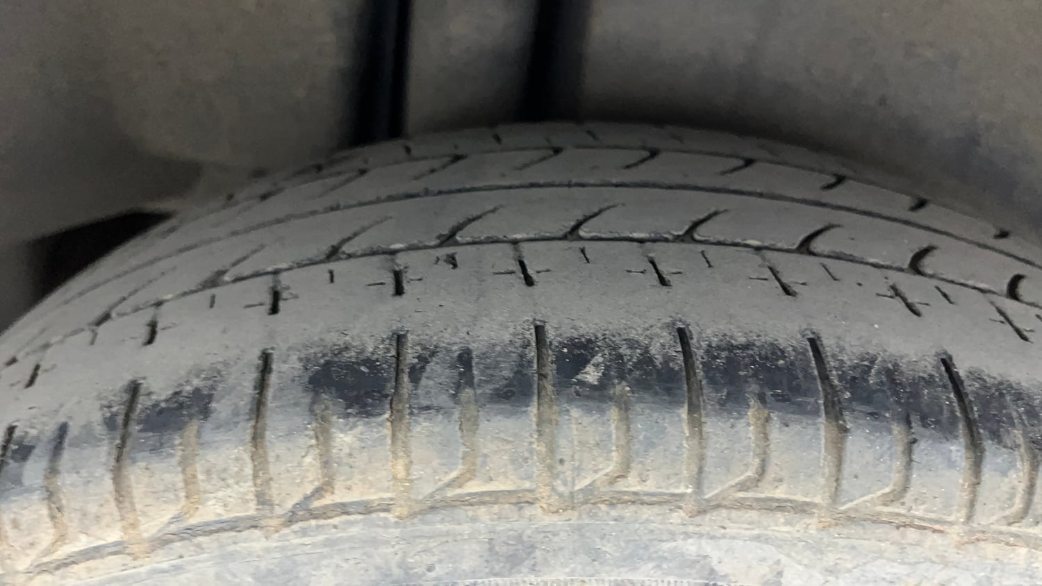 Used 2018 Maruti Suzuki Ciaz Delta 1.3 Hybrid Diesel Manual tyres RIGHT REAR TYRE TREAD VIEW