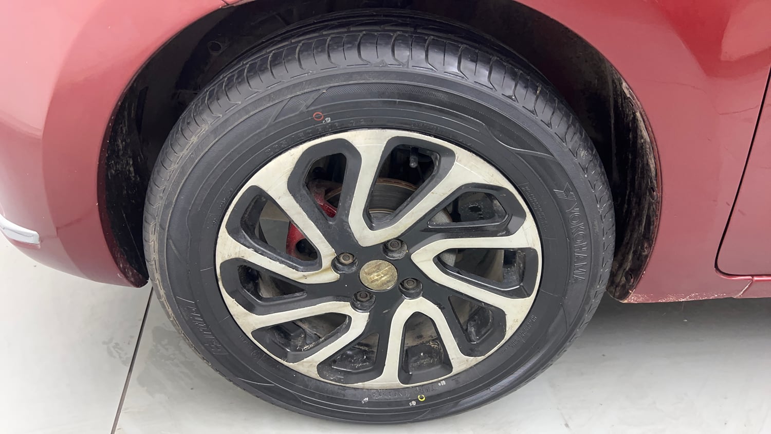 Used 2017 Maruti Suzuki Dzire VXi Petrol Manual tyres LEFT FRONT TYRE RIM VIEW
