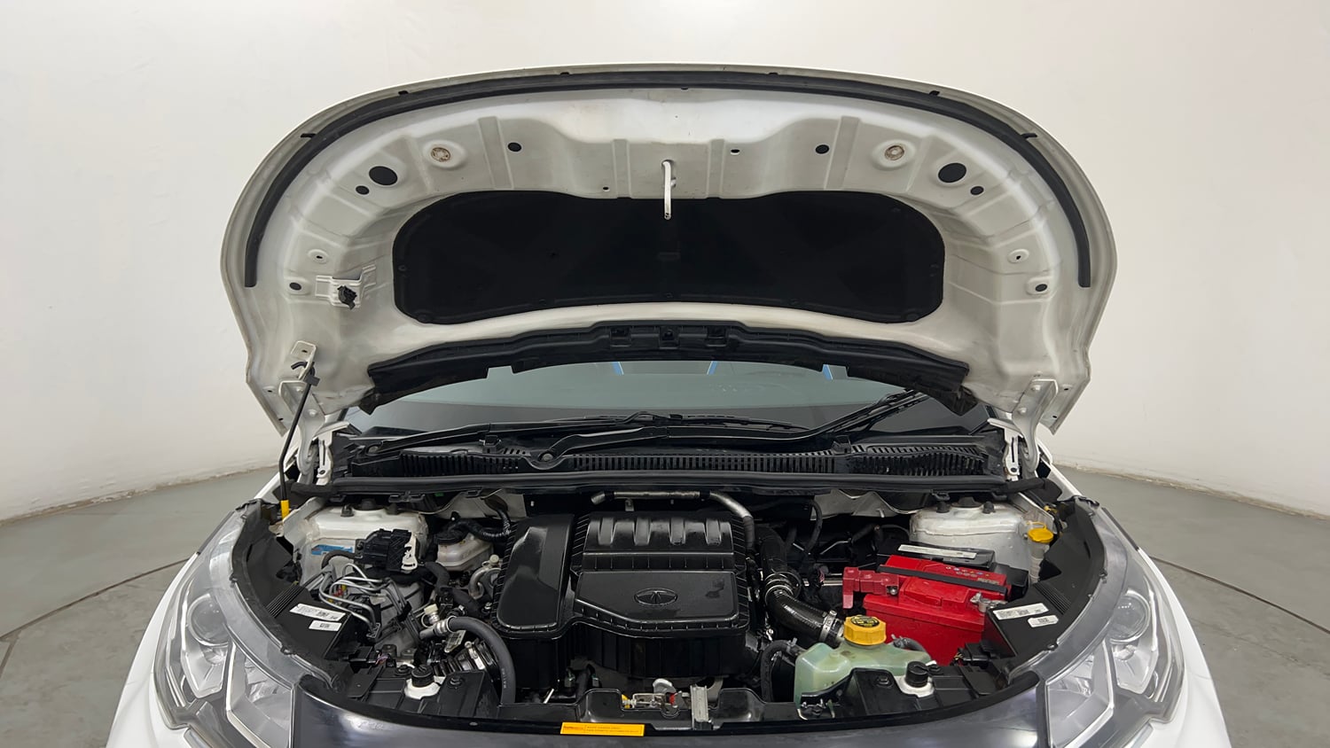 Used 2022 Tata Nexon XMA (S) Diesel Diesel Automatic engine ENGINE & BONNET OPEN FRONT VIEW