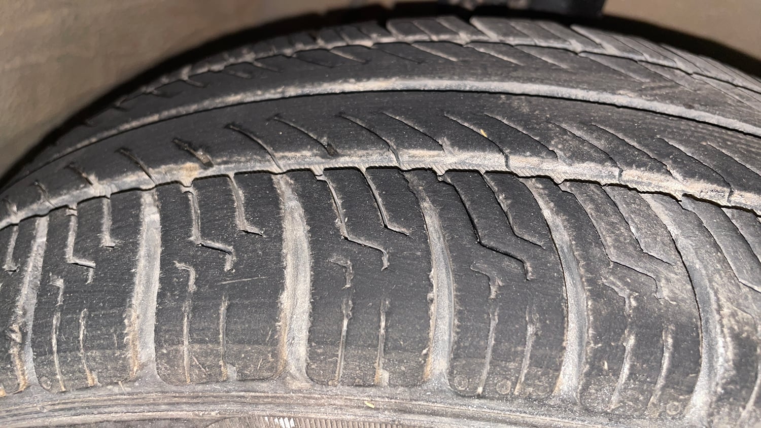 Used 2013 Hyundai Grand i10 Sportz 1.2 Kappa VTVT Petrol Manual tyres RIGHT FRONT TYRE TREAD VIEW