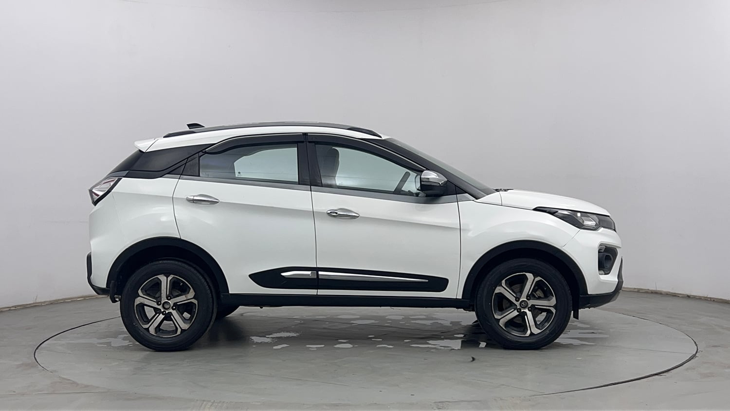 Used 2022 Tata Nexon XZ Plus (O) Petrol Manual exterior RIGHT SIDE VIEW
