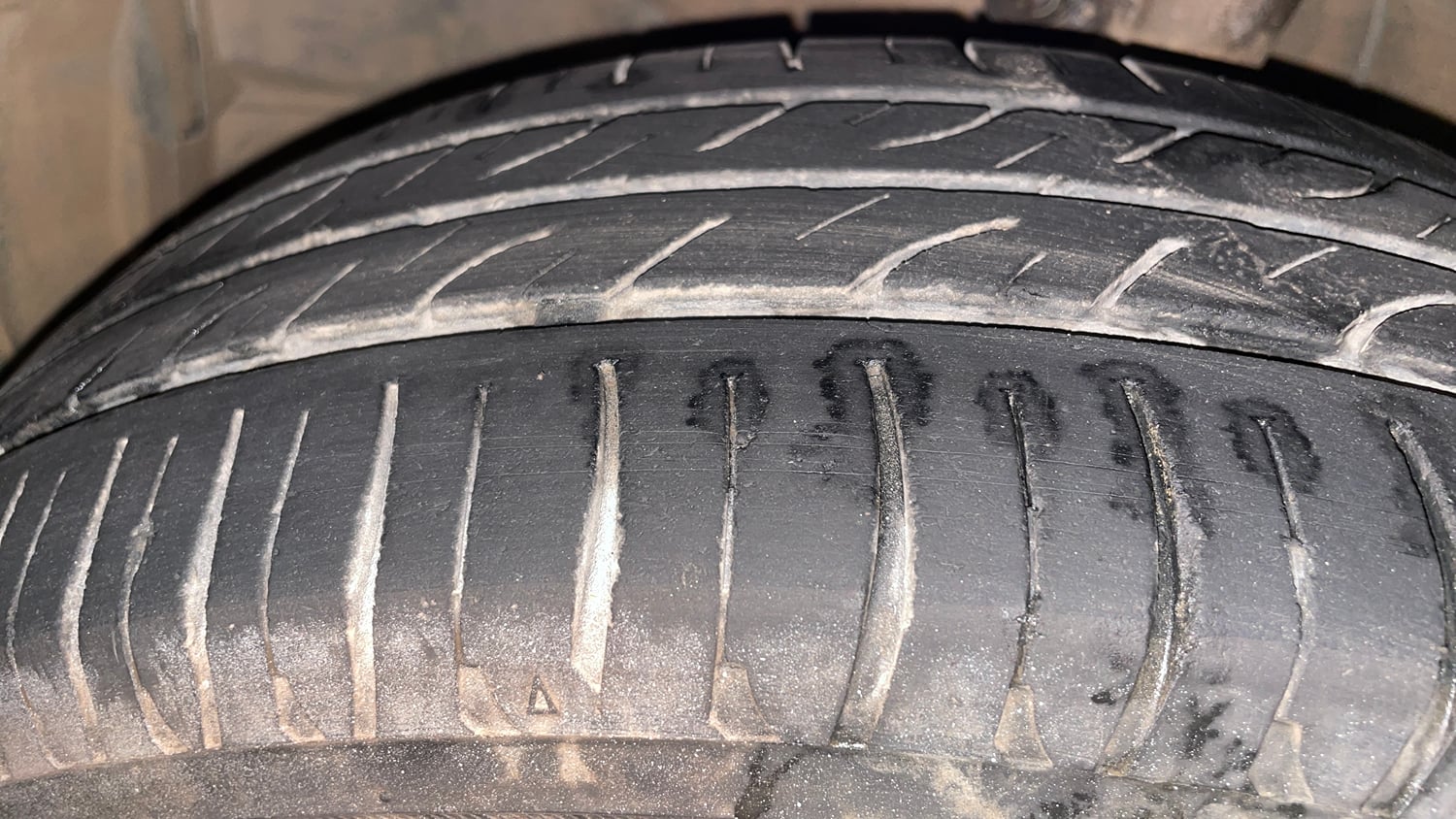 Used 2014 Honda City V Petrol Manual tyres LEFT FRONT TYRE TREAD VIEW