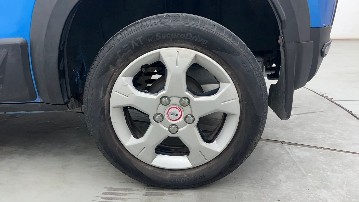 Used 2021 Renault Kiger RXT 1.0 Turbo MT Dual Tone Petrol Manual tyres LEFT REAR TYRE RIM VIEW