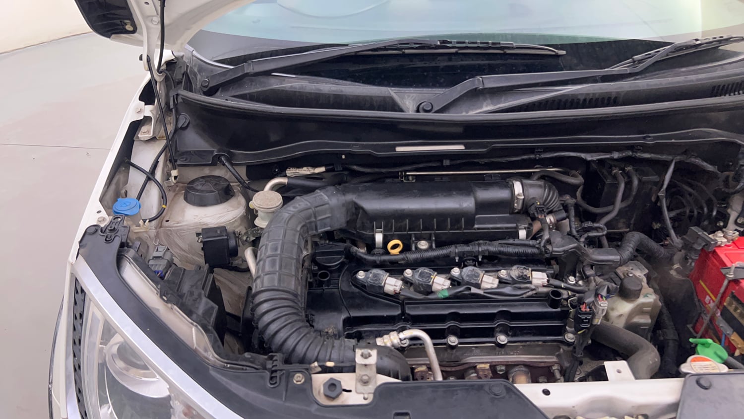 Used 2018 Maruti Suzuki Ignis Alpha 1.2 AMT Petrol Automatic engine ENGINE RIGHT SIDE HINGE & APRON VIEW