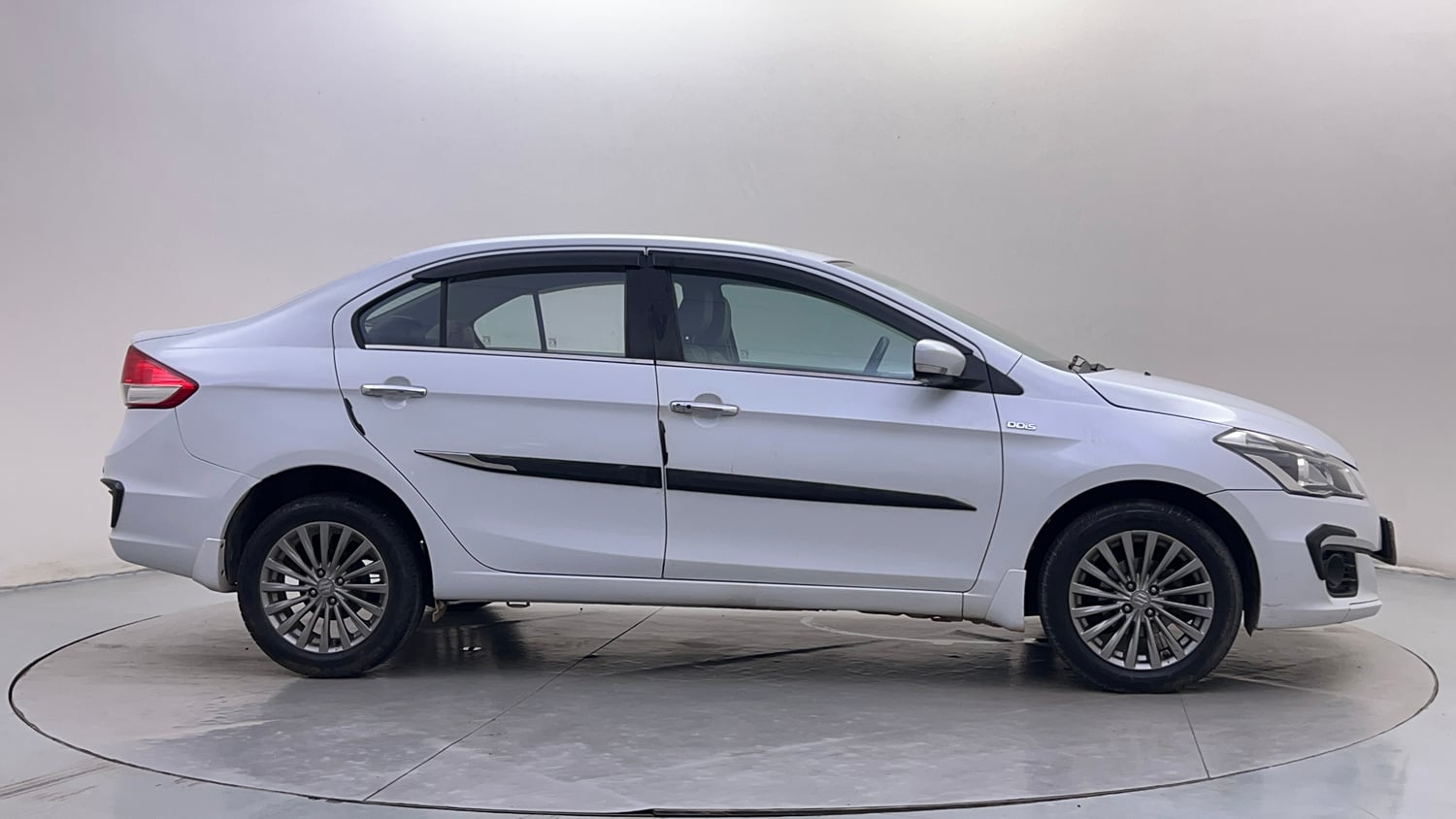 Used 2016 Maruti Suzuki Ciaz ZDi+ SHVS Diesel Manual exterior RIGHT SIDE VIEW