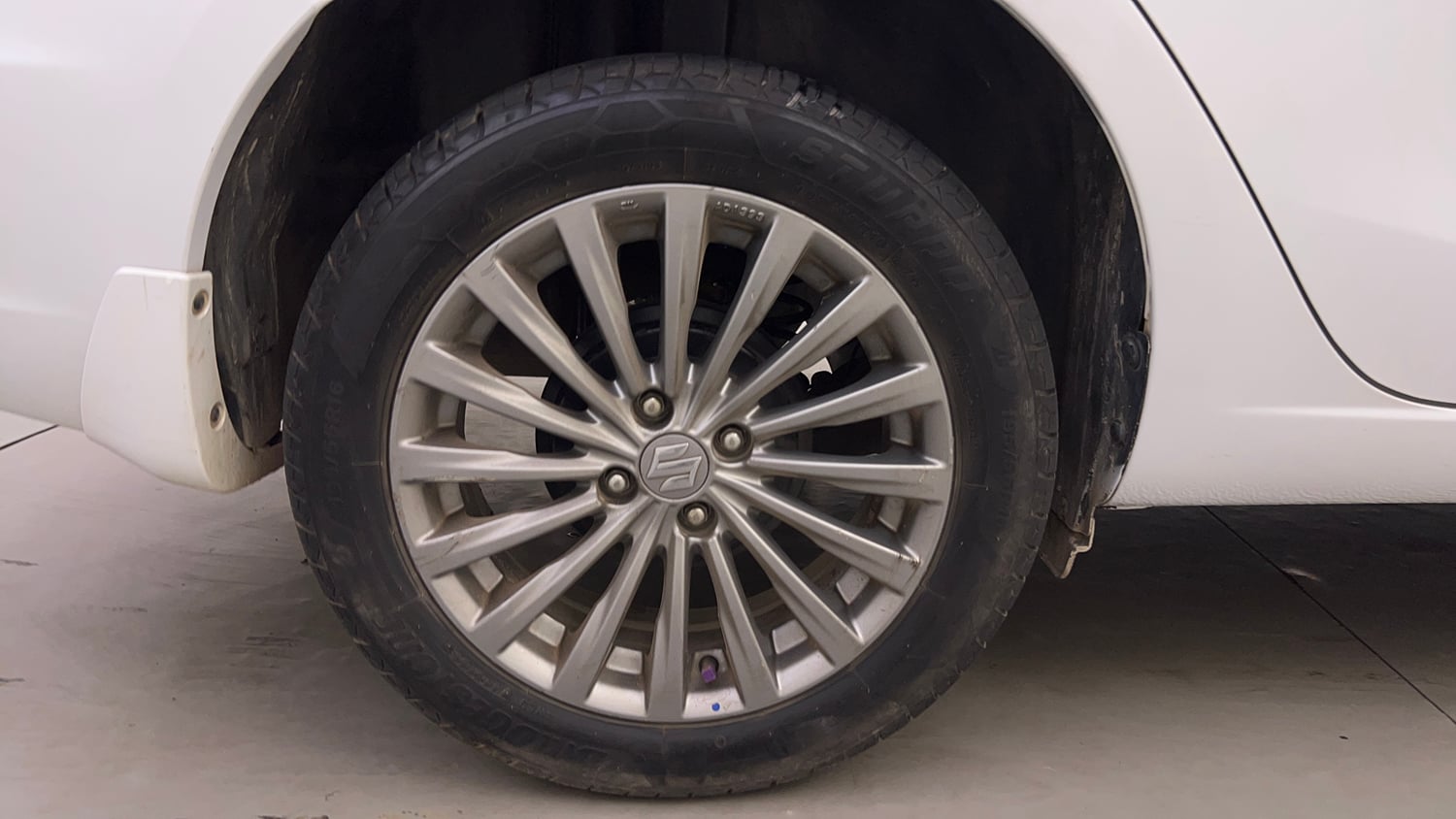 Used 2016 Maruti Suzuki Ciaz ZDi+ SHVS Diesel Manual tyres RIGHT REAR TYRE RIM VIEW