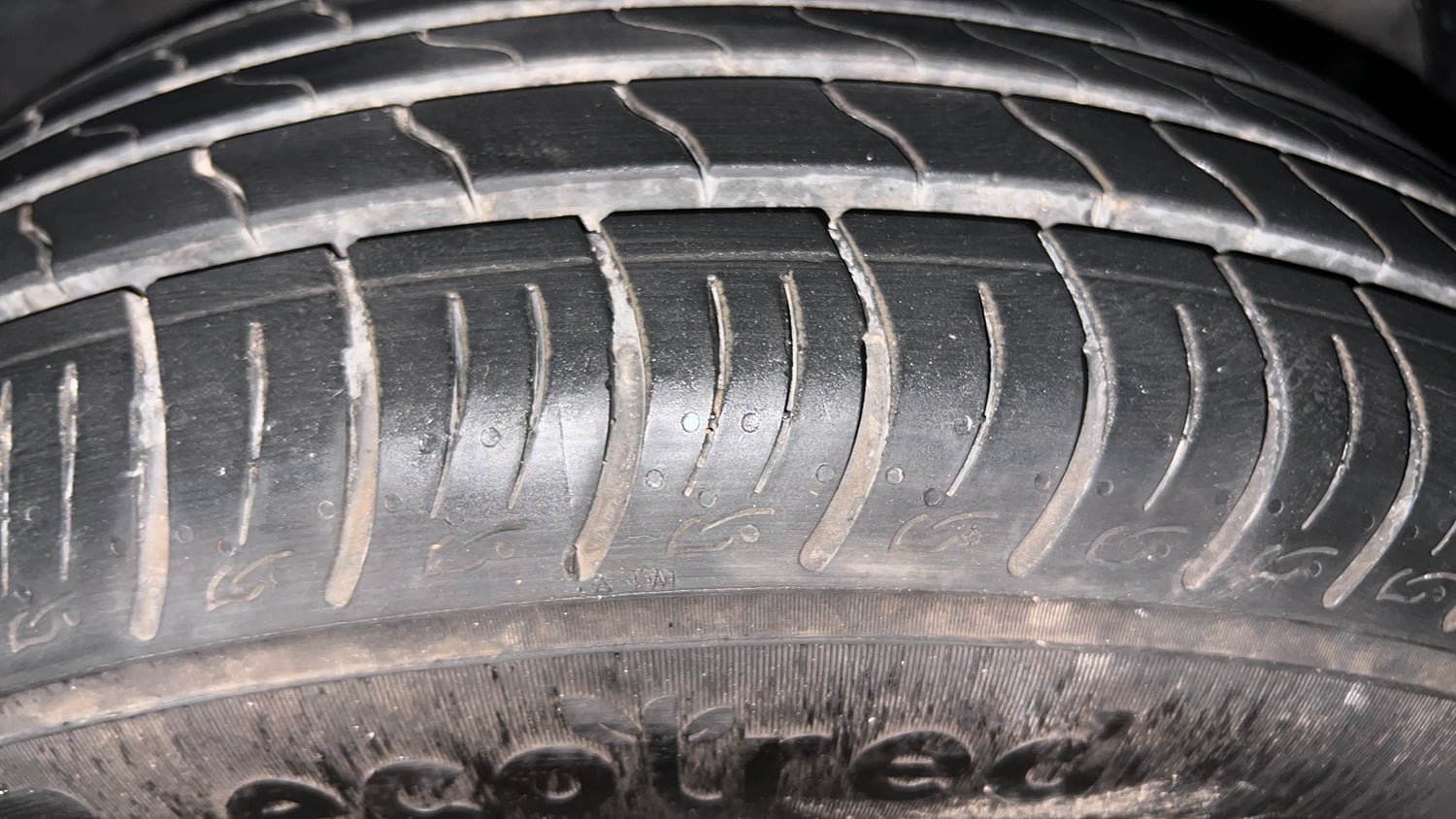 Used 2025 Mahindra XUV 3XO AX5 1.5 Diesel Autoshift Plus Diesel Automatic tyres RIGHT FRONT TYRE TREAD VIEW