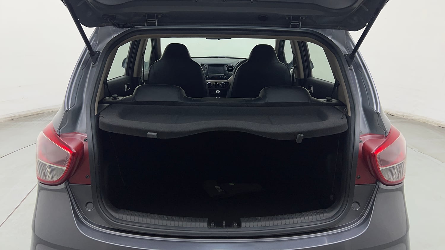 Used 2018 Hyundai Grand i10 Sportz 1.2 Kappa VTVT Petrol Manual interior DICKY INSIDE VIEW