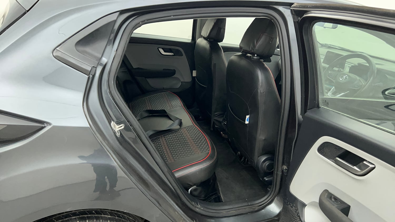 Used 2020 Tata Altroz XZ Petrol Petrol Manual interior RIGHT SIDE REAR DOOR CABIN VIEW