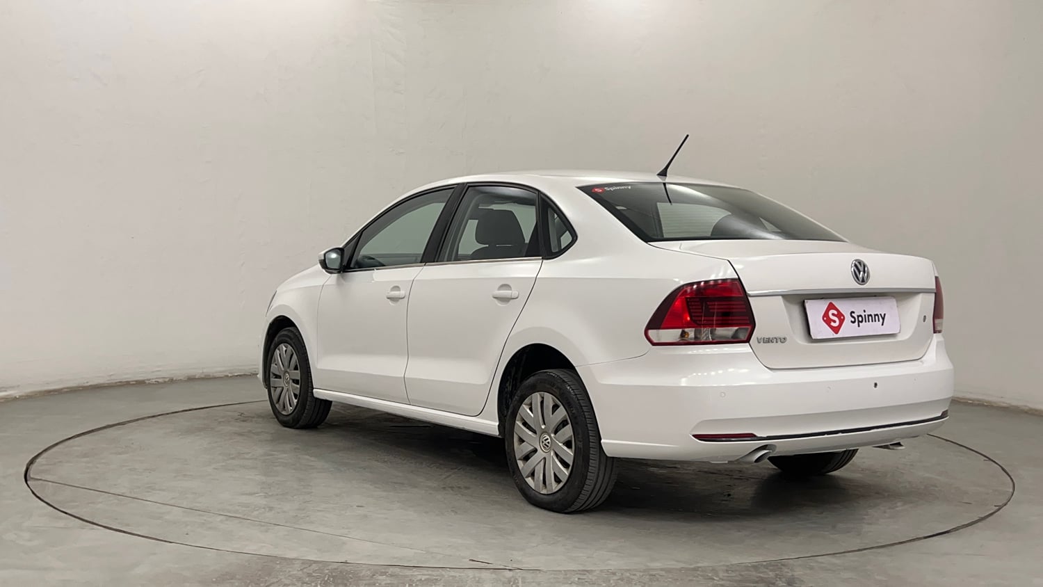 Used 2015 Volkswagen Vento Comfortline Petrol Petrol Manual exterior LEFT REAR CORNER VIEW