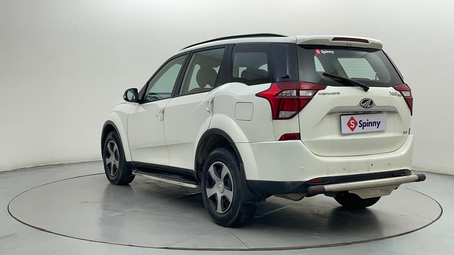 Used 2018 Mahindra XUV500 W7 Diesel Manual exterior LEFT REAR CORNER VIEW
