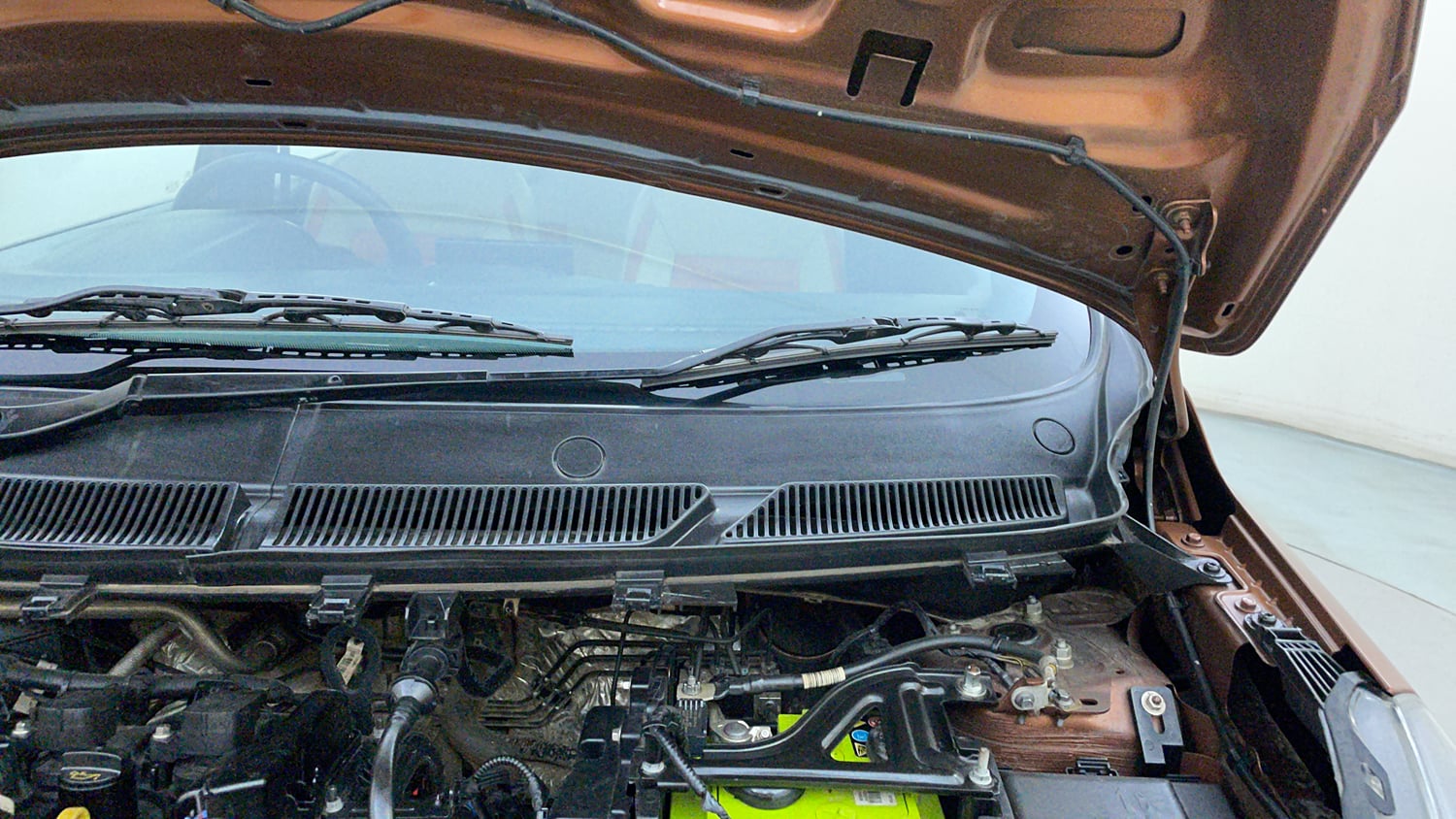 Used 2021 Ford Freestyle Titanium 1.2 Ti-VCT Petrol Manual engine ENGINE LEFT SIDE HINGE & APRON VIEW