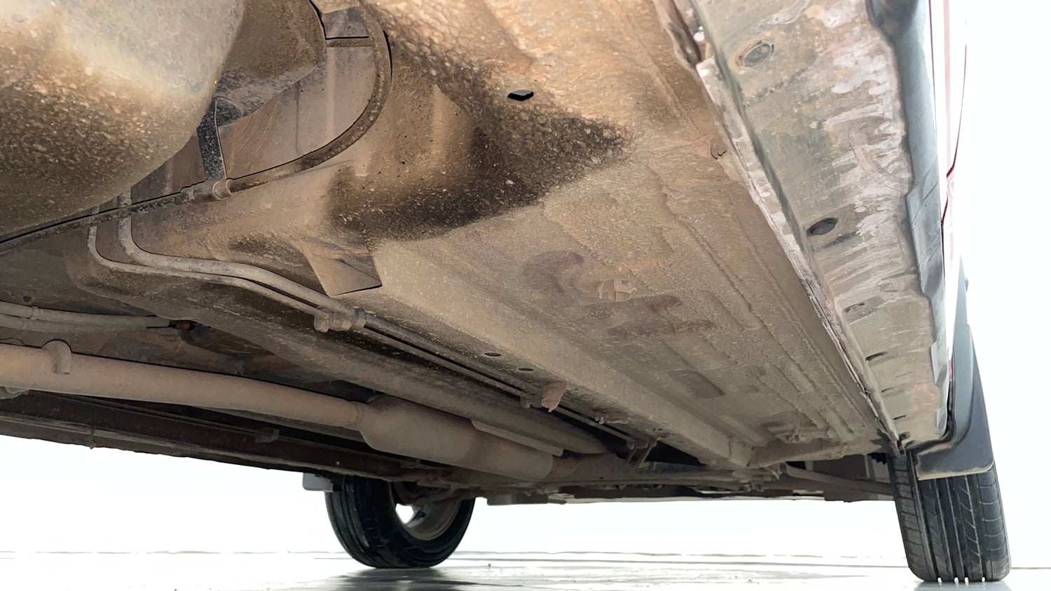 Used 2022 Renault Kiger RXZ 1.0 Turbo MT Dual Tone Petrol Manual extra REAR RIGHT UNDERBODY VIEW