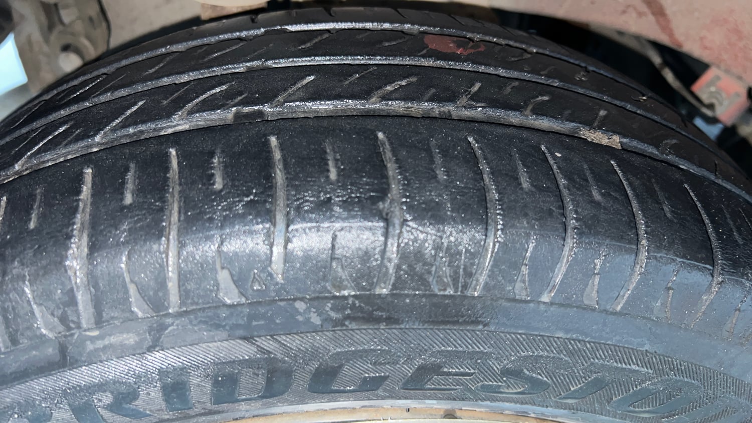 Used 2017 Mahindra KUV100 K4 6 STR Petrol Manual tyres RIGHT REAR TYRE TREAD VIEW