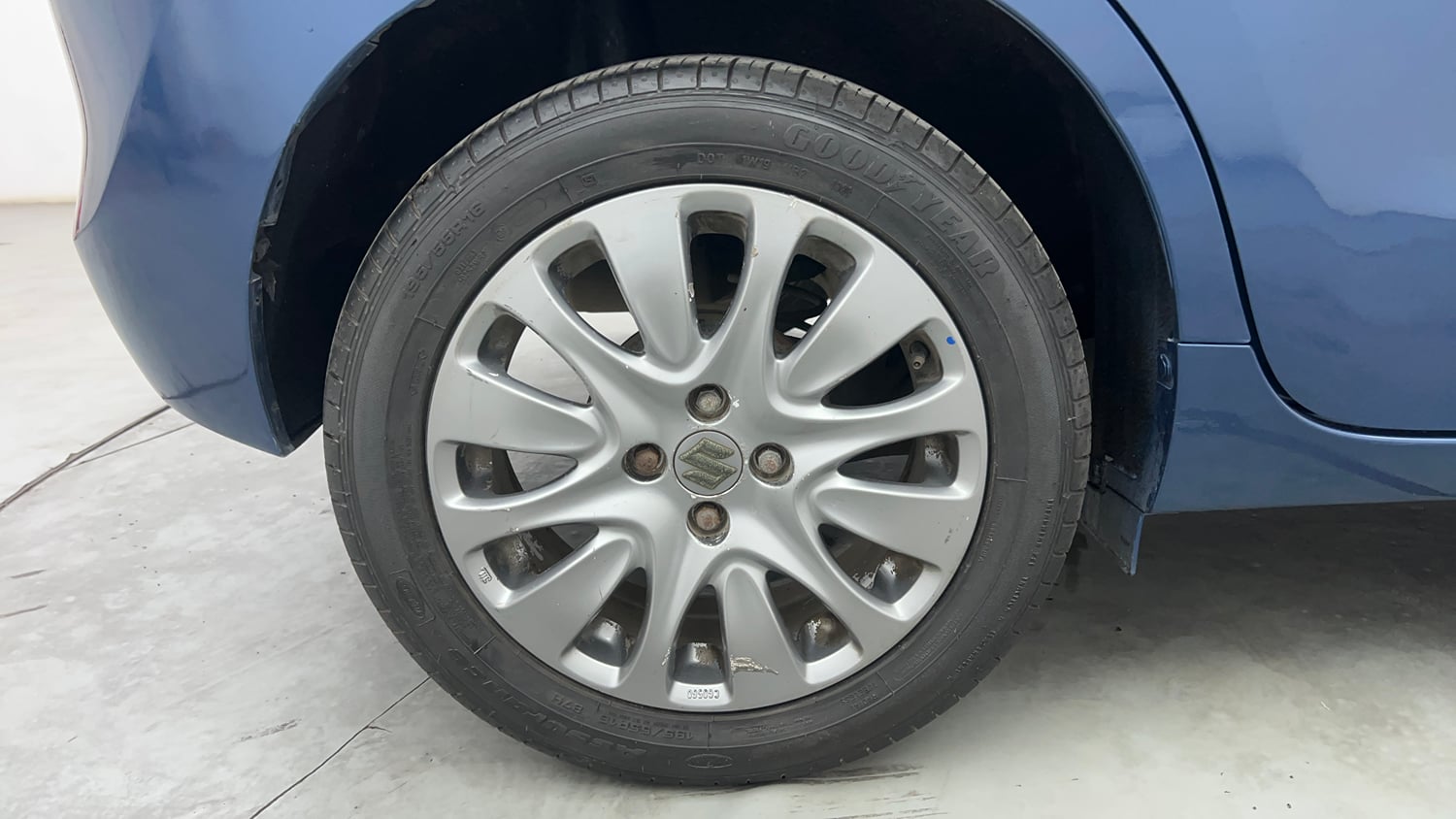 Used 2016 Maruti Suzuki Baleno Zeta 1.2 Petrol Manual tyres RIGHT REAR TYRE RIM VIEW