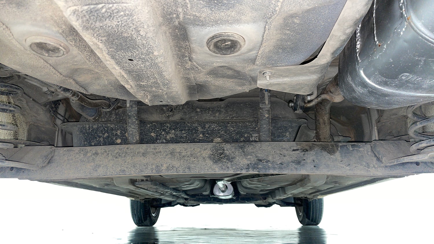 Used 2014 Hyundai Xcent S 1.2 (O) Petrol Manual extra REAR UNDERBODY VIEW (TAKEN FROM REAR)
