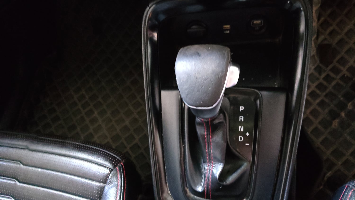 Used 2021 Kia Sonet GTX Plus 1.5 AT Diesel Automatic interior GEAR  KNOB VIEW