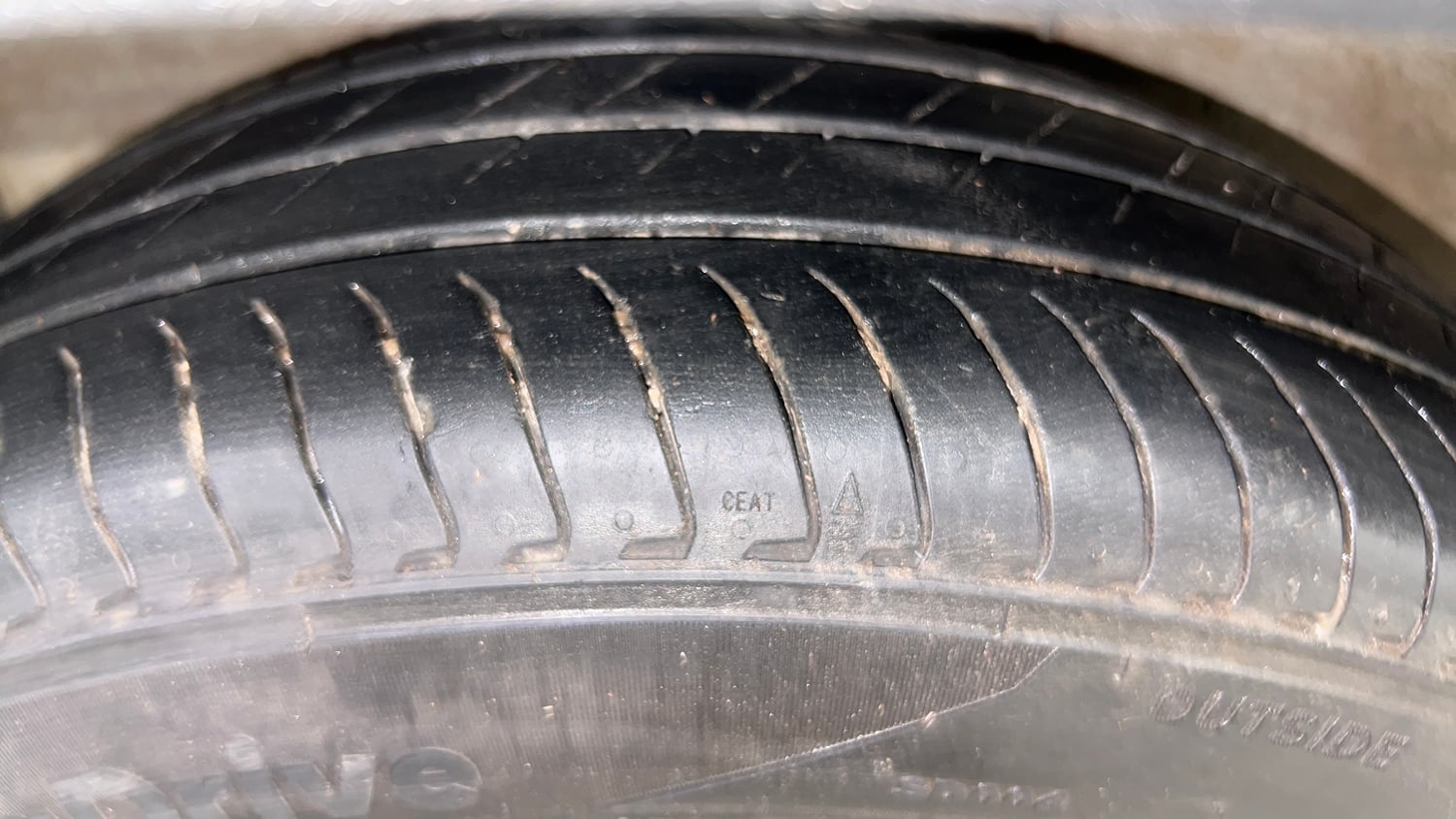 Used 2023 Hyundai Exter SX (O) Connect 1.2 AMT Petrol Automatic tyres RIGHT REAR TYRE TREAD VIEW