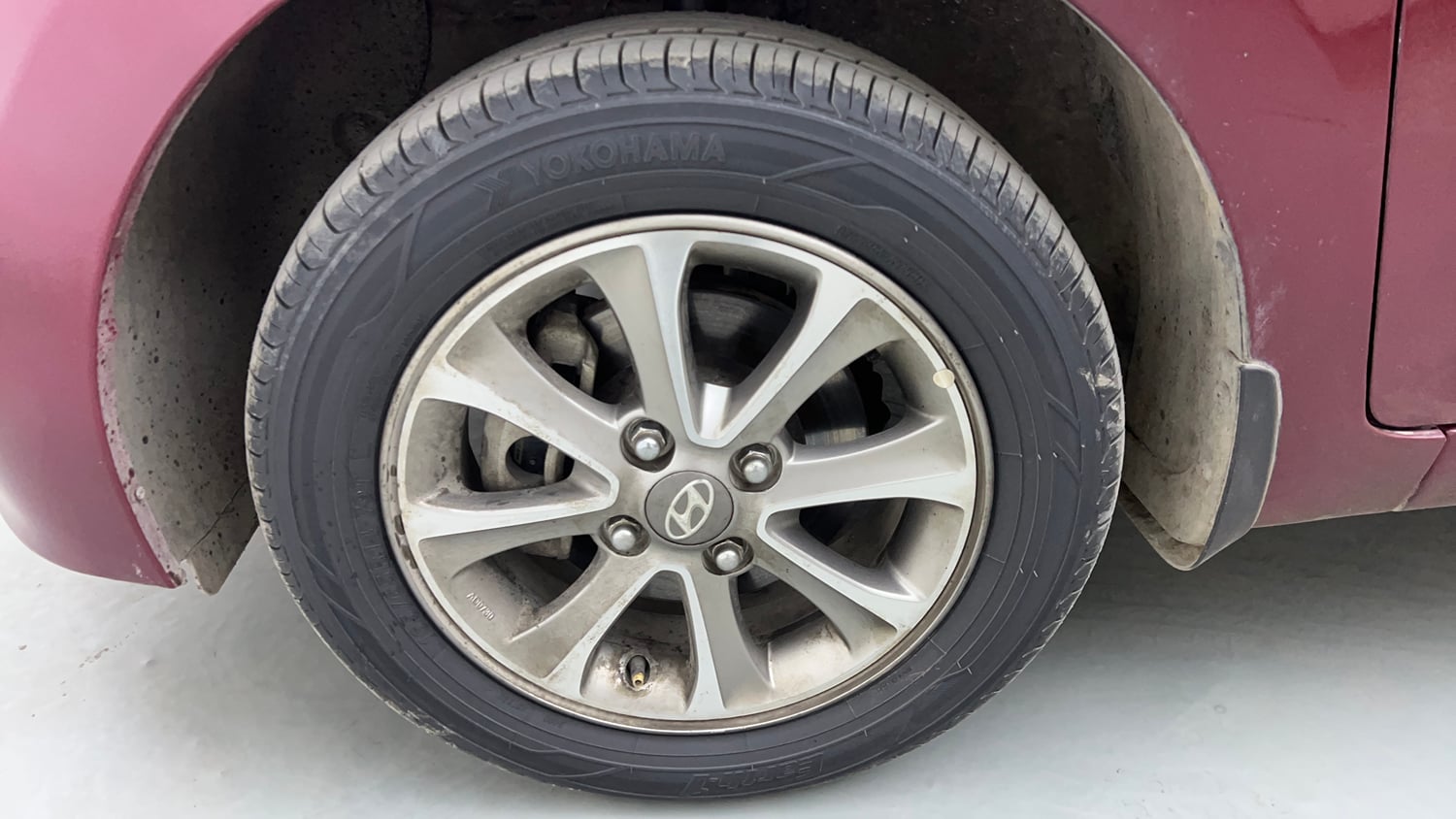 Used 2015 Hyundai Grand i10 Asta 1.2 Kappa VTVT Petrol Manual tyres LEFT FRONT TYRE RIM VIEW