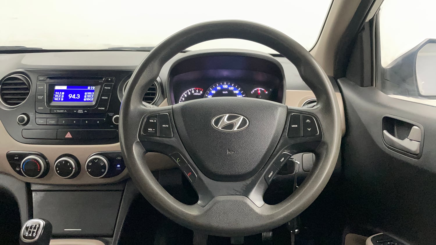 Used 2014 Hyundai Xcent S 1.2 (O) Petrol Manual interior STEERING VIEW