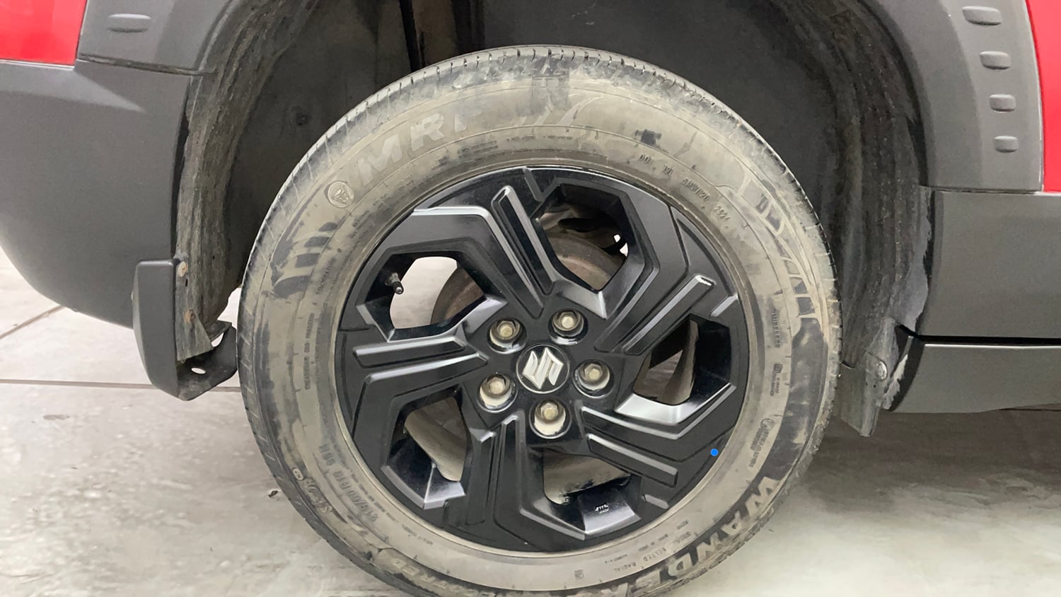 Used 2024 Maruti Suzuki Brezza ZXi S-CNG Dual Tone Cng Manual tyres RIGHT REAR TYRE RIM VIEW