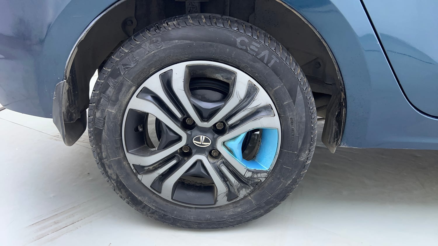 Used 2022 Tata Tigor EV XZ Plus Electric Automatic tyres RIGHT REAR TYRE RIM VIEW