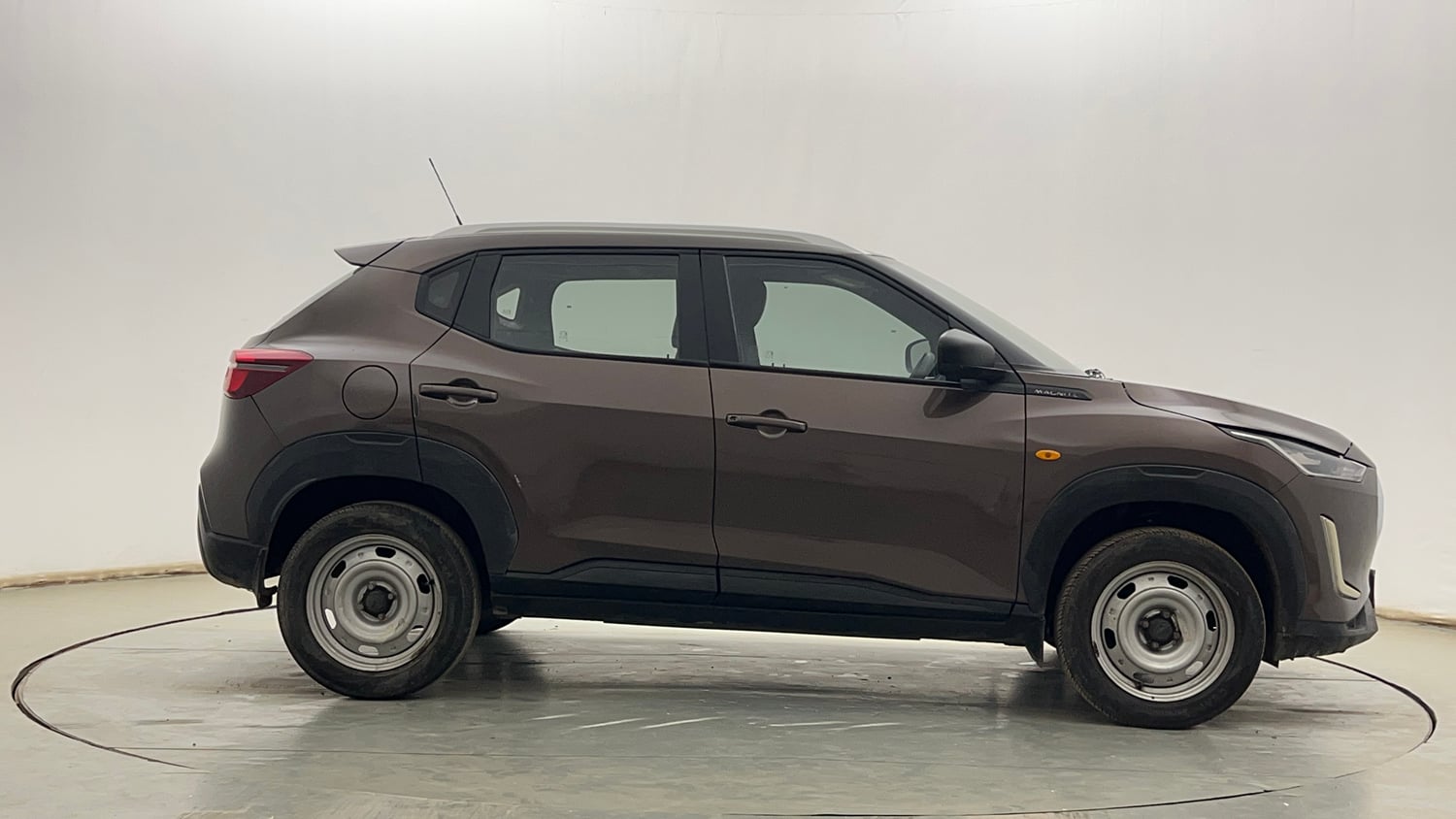 Used 2023 Nissan Magnite XE Petrol Manual exterior RIGHT SIDE VIEW