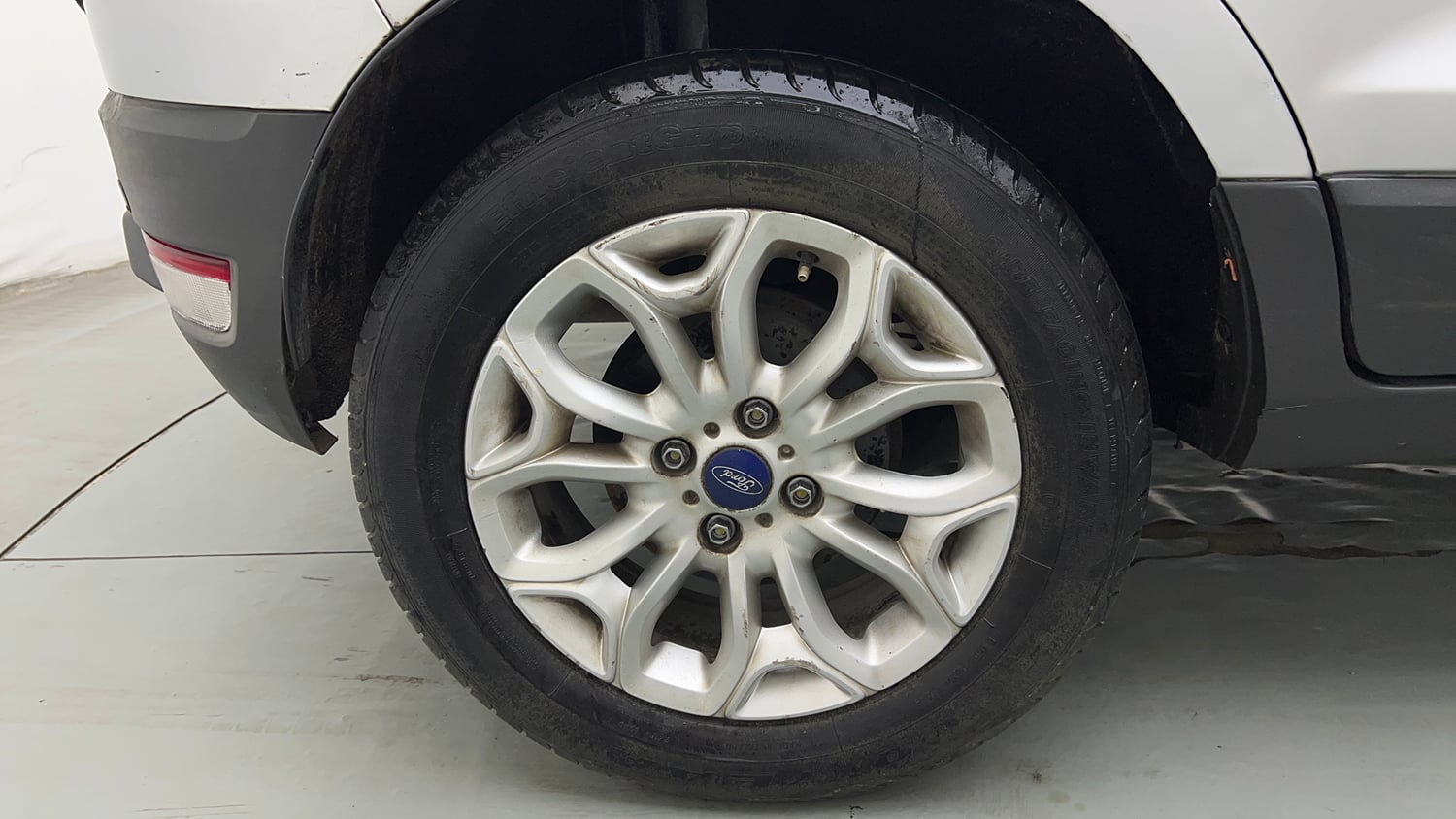 Used 2017 Ford EcoSport Titanium 1.5L Ti-VCT AT Petrol Automatic tyres RIGHT REAR TYRE RIM VIEW