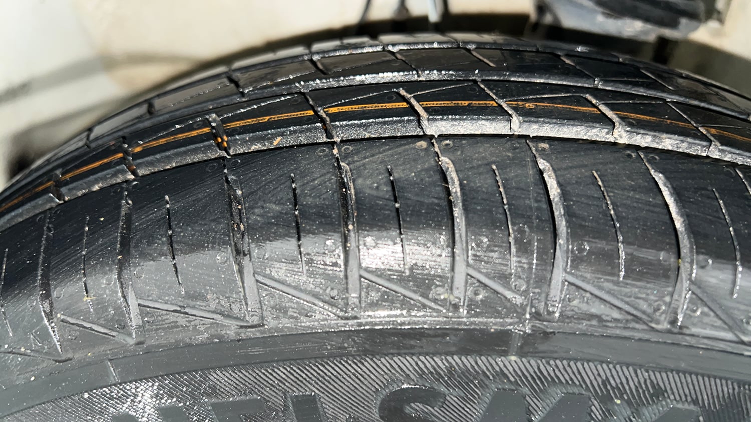 Used 2023 Maruti Suzuki Alto 800 VXi Petrol Manual tyres LEFT FRONT TYRE TREAD VIEW