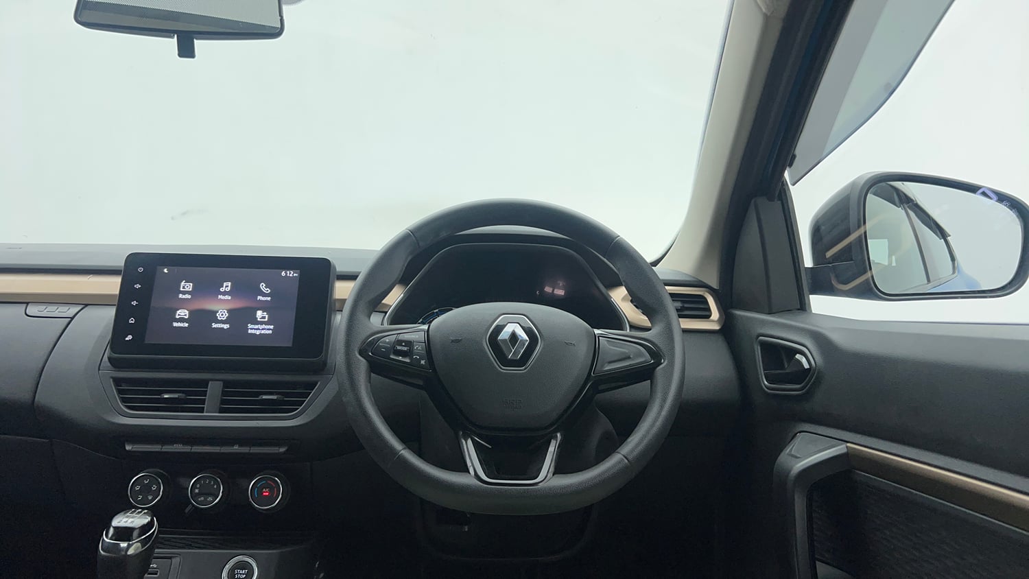 Used 2021 Renault Kiger RXT 1.0 Turbo MT Dual Tone Petrol Manual interior STEERING VIEW