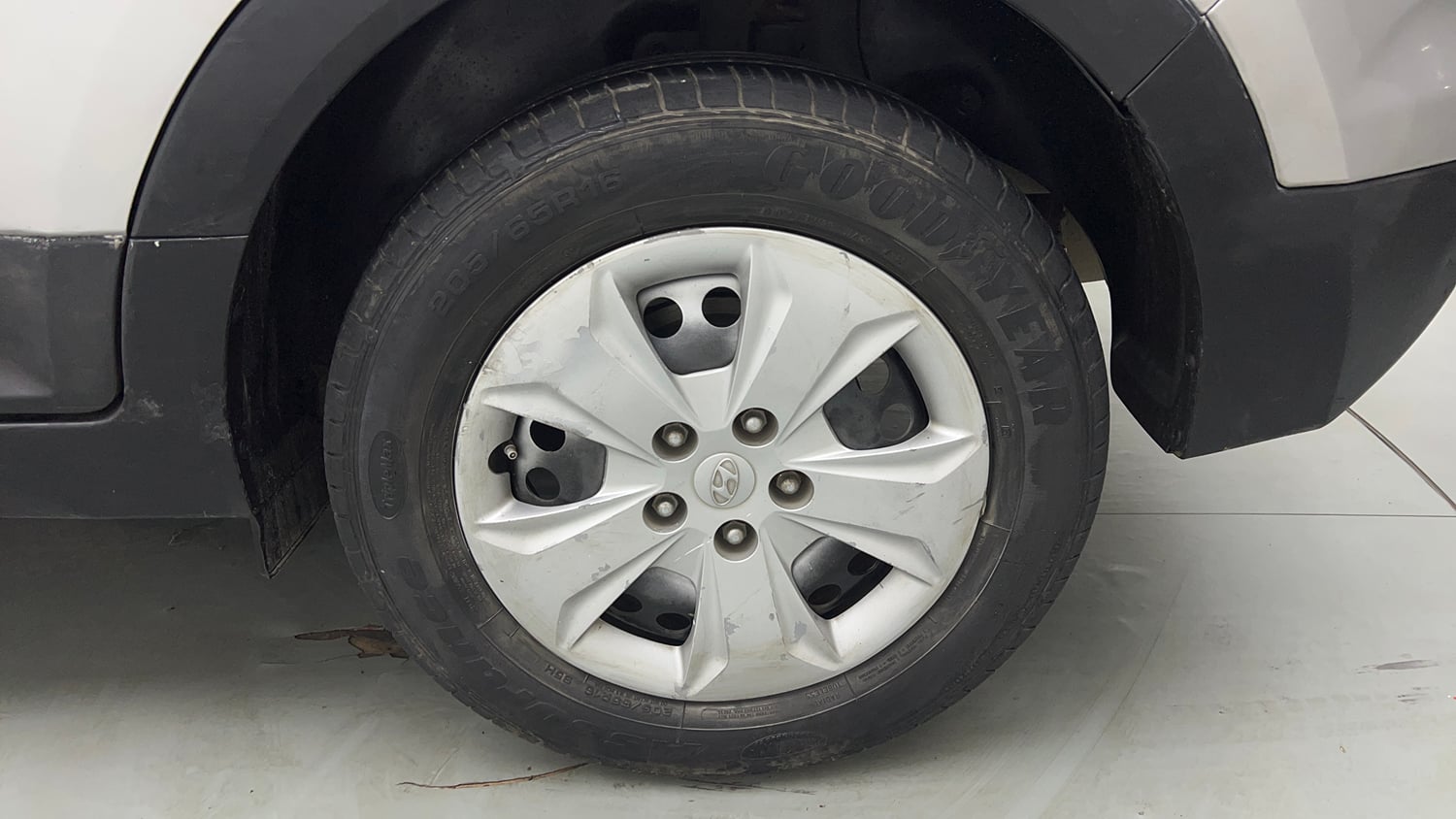 Used 2018 Hyundai Creta E Plus 1.6 Petrol Petrol Manual tyres LEFT REAR TYRE RIM VIEW