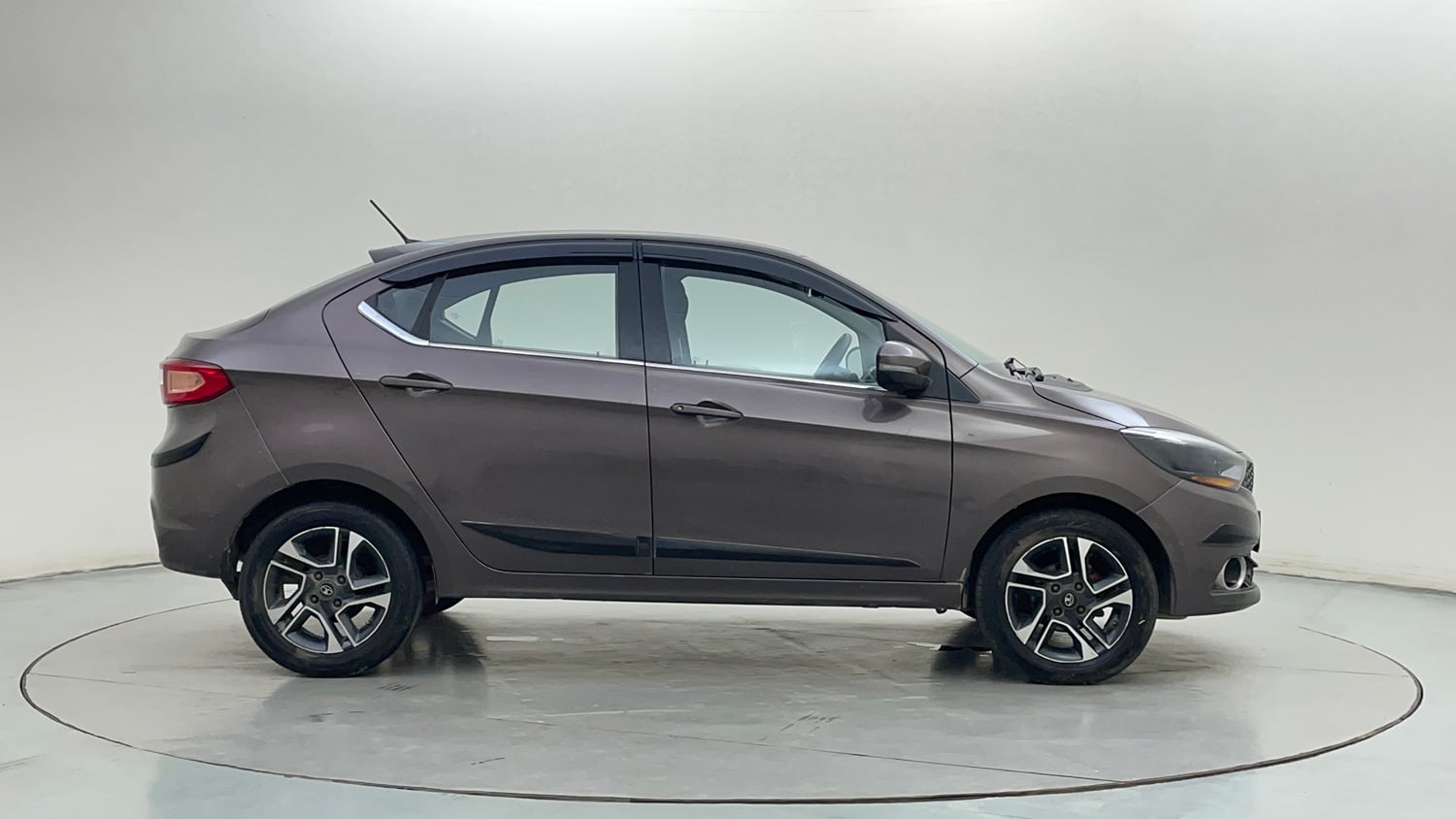 Used 2018 Tata Tigor Revotron XZA Petrol Automatic exterior RIGHT SIDE VIEW