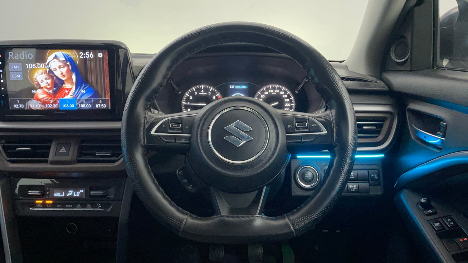 Used 2024 Maruti Suzuki Brezza ZXi S-CNG Dual Tone Cng Manual interior STEERING VIEW