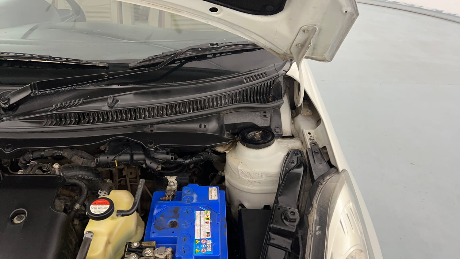 Used 2017 Maruti Suzuki Swift Dzire VDI Diesel Manual engine ENGINE LEFT SIDE HINGE & APRON VIEW