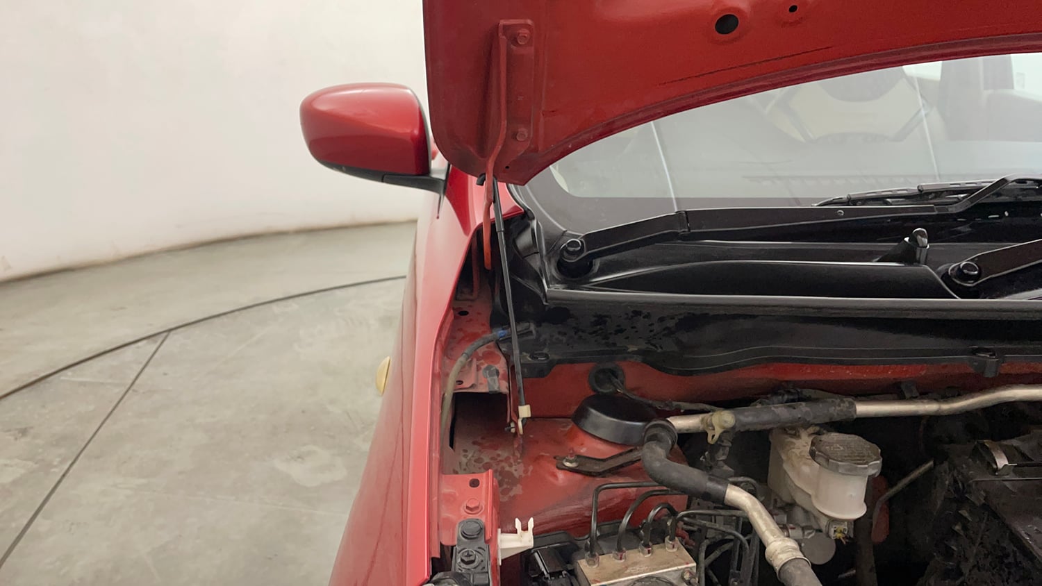 Used 2021 Maruti Suzuki Celerio VXi Petrol Manual engine ENGINE RIGHT SIDE HINGE & APRON VIEW