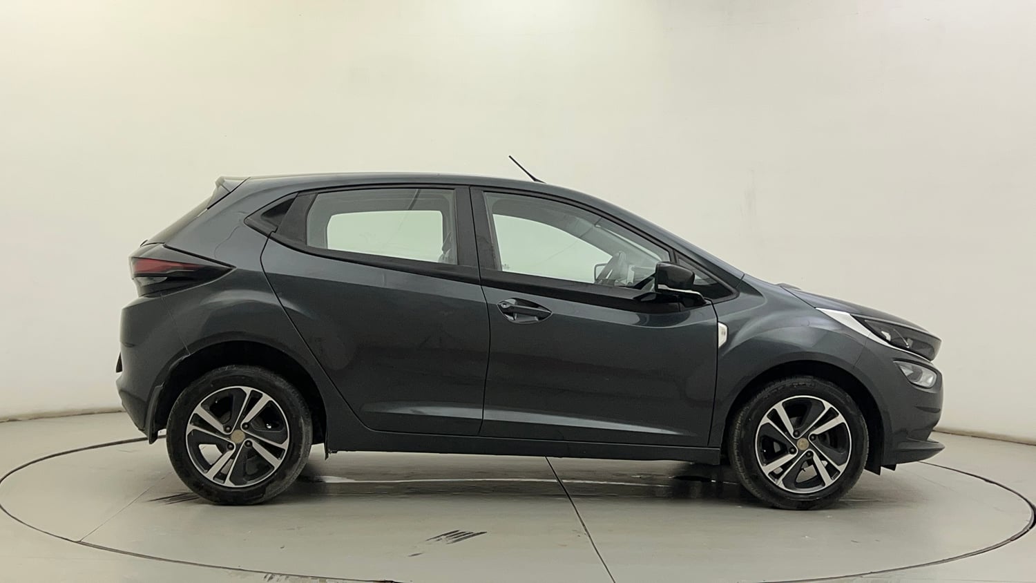 Used 2020 Tata Altroz XZ Petrol Petrol Manual exterior RIGHT SIDE VIEW