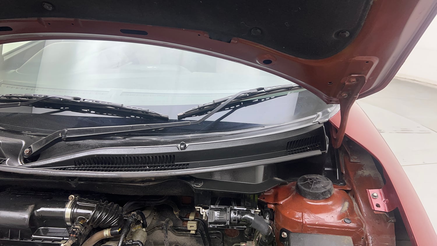 Used 2017 Maruti Suzuki Dzire VXi Petrol Manual engine ENGINE LEFT SIDE HINGE & APRON VIEW