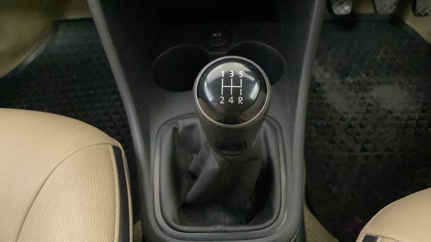 Used 2019 Volkswagen Ameo Trendline 1.0L (P) Petrol Manual interior GEAR  KNOB VIEW