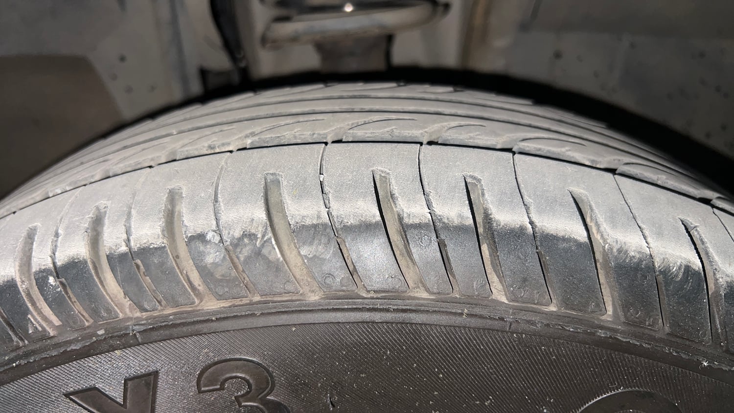 Used 2023 Renault Triber RXT EASY-R AMT Petrol Automatic tyres RIGHT FRONT TYRE TREAD VIEW