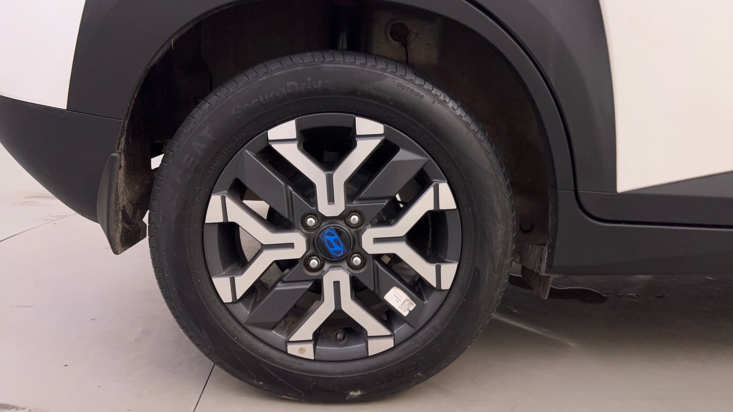 Used 2023 Hyundai Exter SX (O) Connect 1.2 AMT Petrol Automatic tyres RIGHT REAR TYRE RIM VIEW