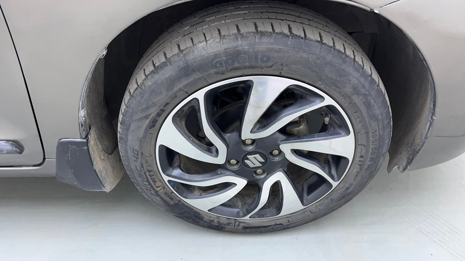 Used 2019 Maruti Suzuki Baleno Zeta Petrol Manual tyres RIGHT FRONT TYRE RIM VIEW