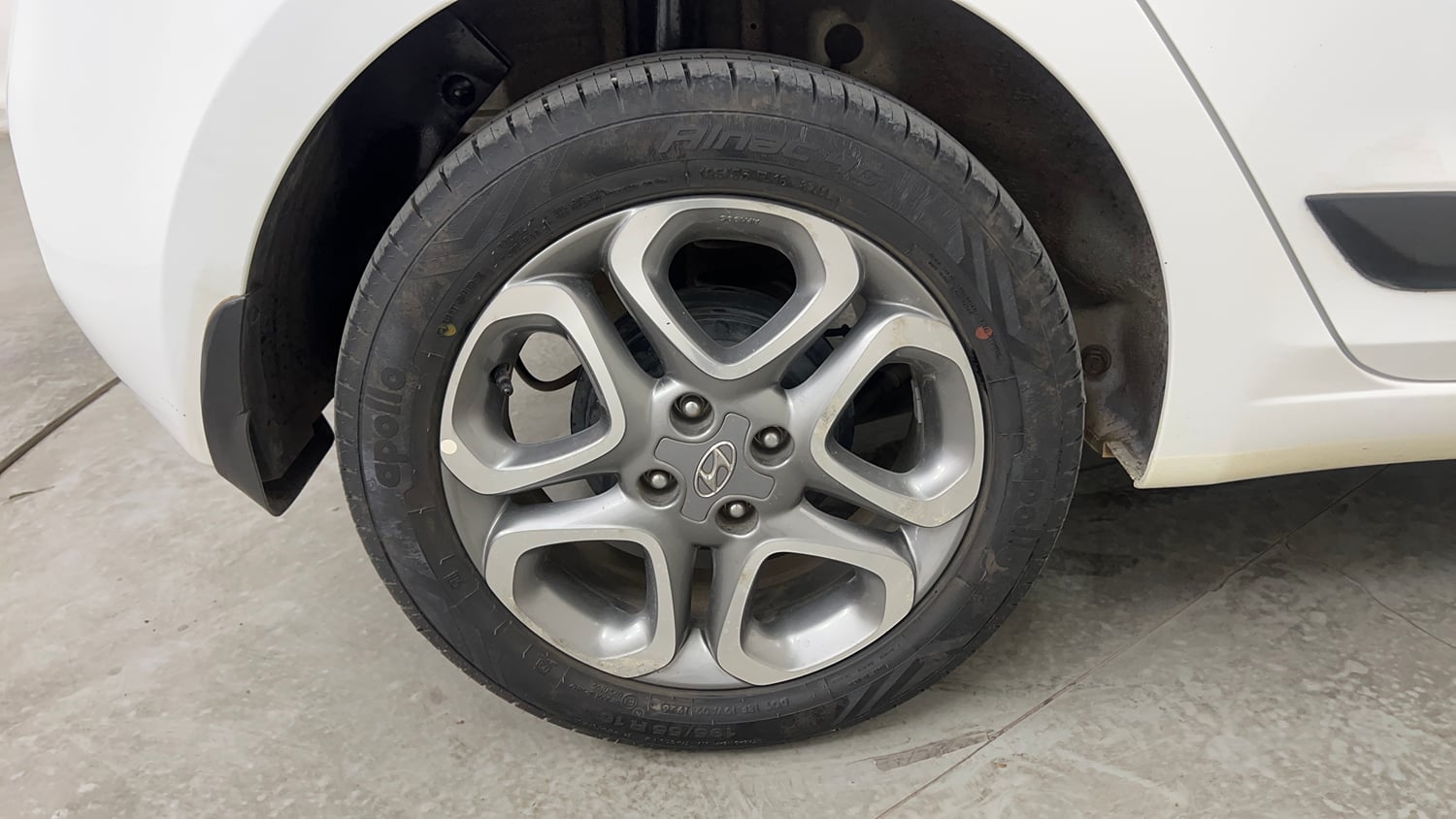 Used 2019 Hyundai Elite i20 Asta 1.2 (O) Petrol Manual tyres RIGHT REAR TYRE RIM VIEW