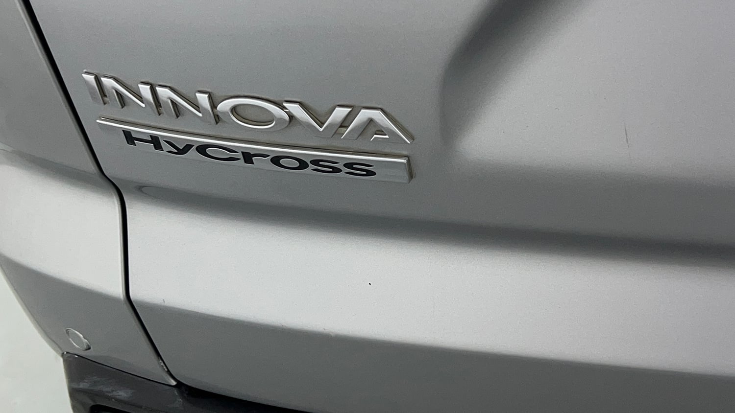 Used 2023 Toyota Innova Hycross VX Hybrid 7 STR Hybrid Automatic dents MINOR SCRATCH